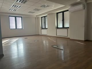 ქირავდება საოფისე კომერციული ფართი საბურთალოზე