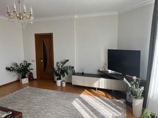 Продаж 4-кімнатної квартири на Позняках біля метро Осокорки та Позняки