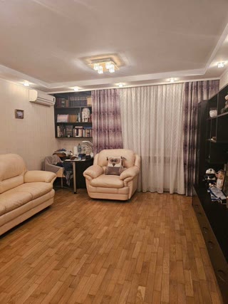Продаж 2-кімнатної квартири Центр Київа, біля метро Палац Україна