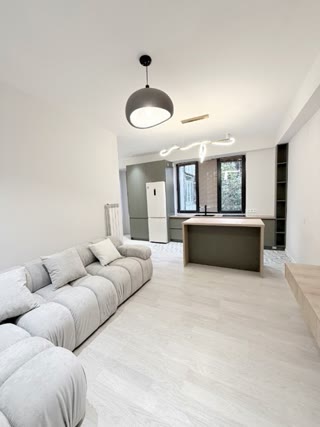 იყიდება 2 ოთახიანი ბინა ვაკეში