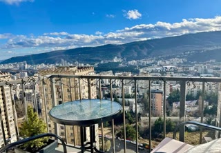 იყიდება 2 ოთახიანი ბინა საბურთალოზე