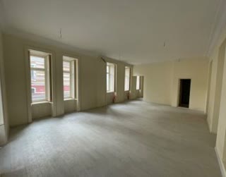 Universal commercial space for rent in Sololak