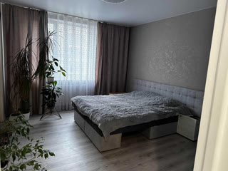 Продаж 2к квартири 69 кв. м на вул. Олександра Олеся