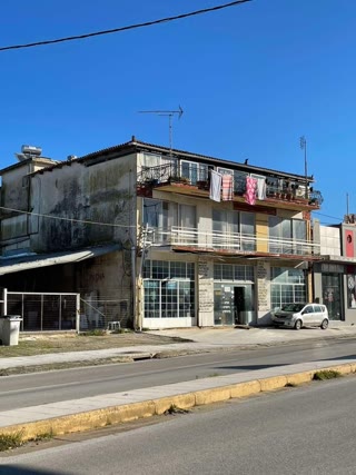 650 m² Building
