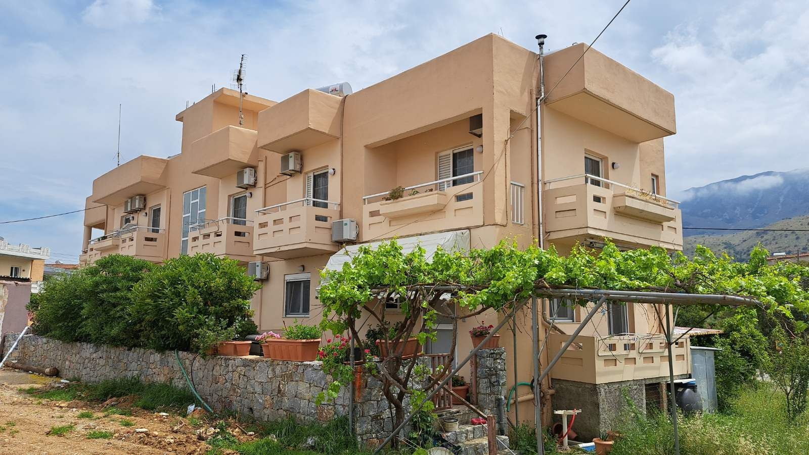 Διαμερίσματα, 436τ.μ.