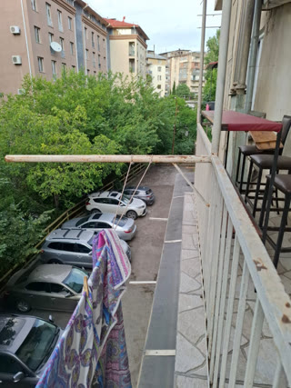 იყიდება ვაკეში ბინა დიდი მზიანი ტერასით.