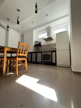 ქირავდება 2 ოთახიანი ბინა ვაკეში