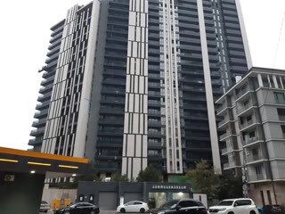 იყიდება ხუთოთახიანი ბინა ვაკეში