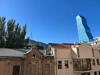 ქირავდება 2 ოთახიანი ბინა მთაწმინდაზე
