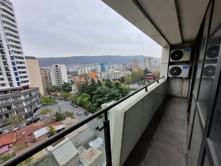იყიდება ოფისი საბურთალოზე