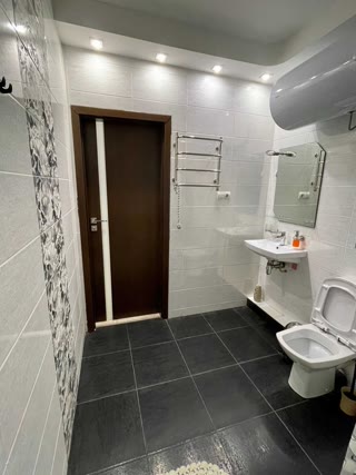 Продається 2к квартира з трьома студіями, орендний бізнес, Дарницький р-н