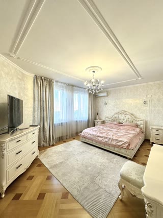 Продається 4-к квартира Святошинський р-н