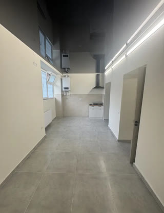 ქირავდება უნივერსალური კომერციული ფართი ჩუღურეთში