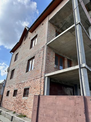 Продаж будинку у Франківському районі Львова — 433 м² на 5 сотках