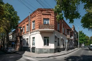 10+ room hotel in Chugureti for sale