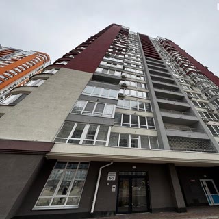Продається простора 3кім. 80м2 квартира в ЖК Каховська