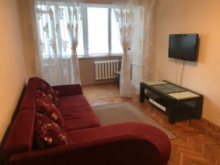 Продається 2-кімнатна квартира, Центр, метро Університет