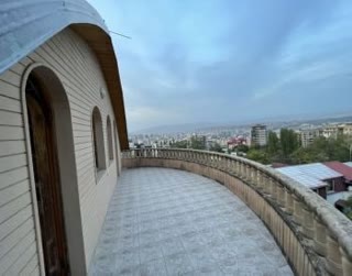 ქირავდება 8 ოთახიანი კერძო სახლი ვერაზე