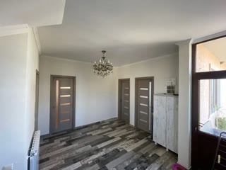 იყიდება 7 ოთახიანი კერძო სახლი ბათუმში
