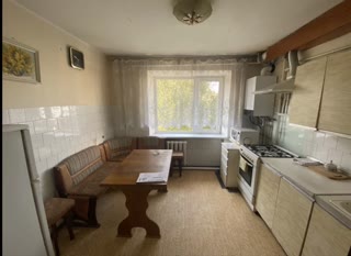 Продаж просторої 4-кімнатної квартири біля центру Львова
