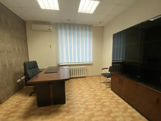 Office rental 160 m² in Obolon, Volodymyr Ivasyuk Avenue, non-residential fund