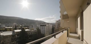 იყიდება 4 ოთახიანი ბინა ვაკეში