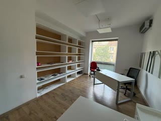ქირავდება საოფისე ფართი საბურთალოზე