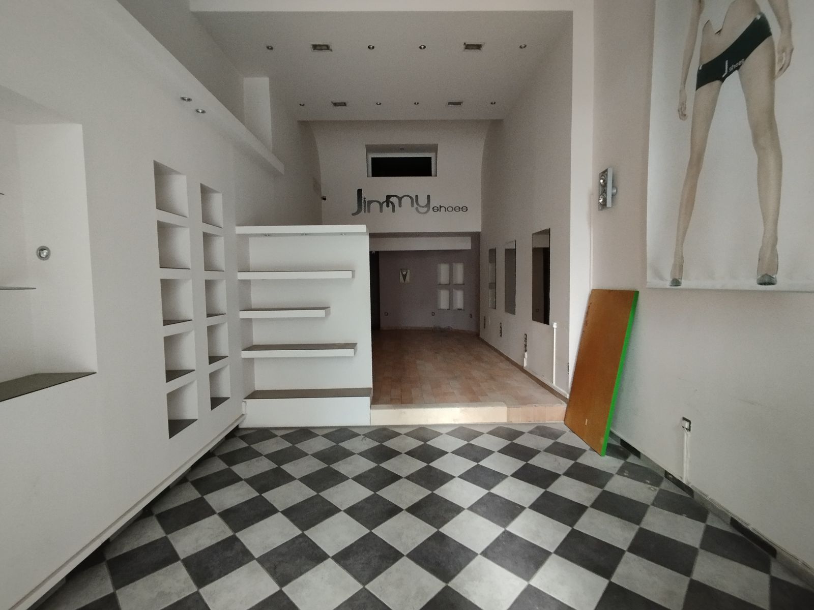 92 m² Store