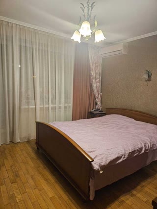Продаж 2-кімнатної квартири Центр Київа, біля метро Палац Україна