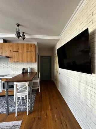 Sale of a 2-room apartment near Vyrlytsia metro