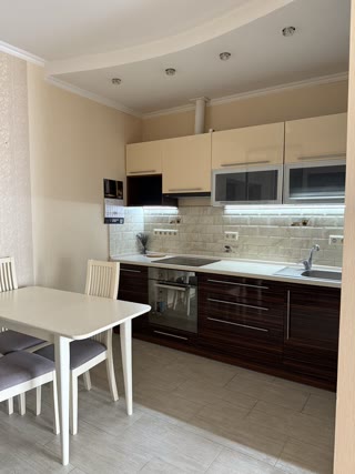 Продається 2 кім. квартира 51 м2 біля ТРЦ Караван