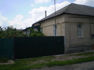 Половина дому в місті