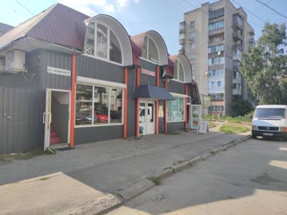 Оренда фасадного торгового приміщення на вул. Кошиця