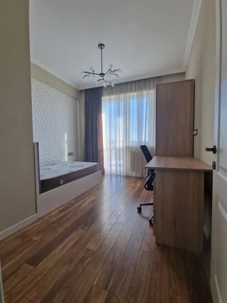 იყიდება 4 ოთახიანი ბინა ვარკეთილში