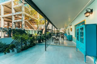 Universal commercial space for rent in Sololaki