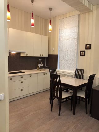 For Sale 2-room Apartment, Maximilianivska St. Metro Yaroslav Mudryi, Center