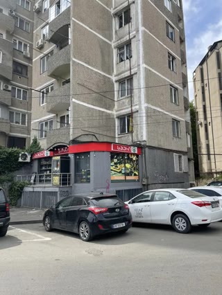 იყიდება სავაჭრო კომერციული ფართი საბურთალოზე