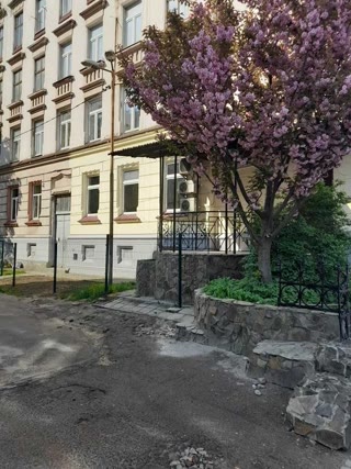 Продається фасадне комерційне приміщення у центрі Львова, вул. Городоцька
