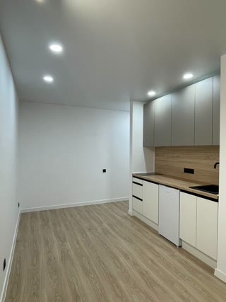 Продаж 1-к ремонт Дарницька площа метро Лівобережна Чернігівська