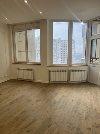 Sale of a 2-room apartment in the Center of Kyiv in the Prestige Hall residential complex near the Palace of Ukraine metro