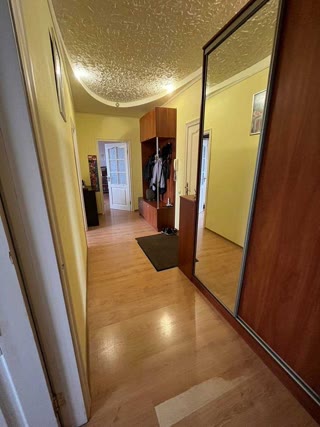 Продам 2-х кімнатну квартиру метро Київська, Захисників України