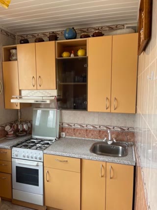 For sale 3-room apartment in the city center with a garage