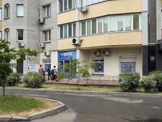 Оренда, Фасад Банк Медцентр Лабораторія Магазин, Позняки