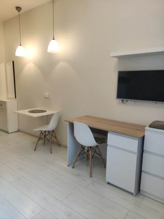 Sale of a studio apartment near Zakhysnykiv metro station, Sportyvna, Bohdan Khmelnytsky Street