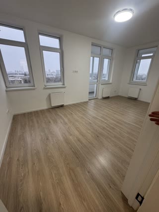 Продаж 2-кімнатної  квартири біля метро Нивки