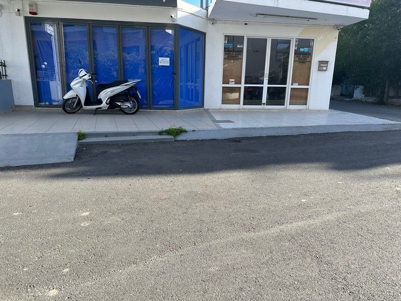 200 m² Building
