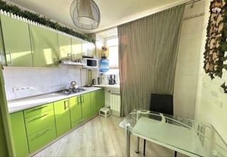 Продам 2к квартиру пл.Конституции, Центр