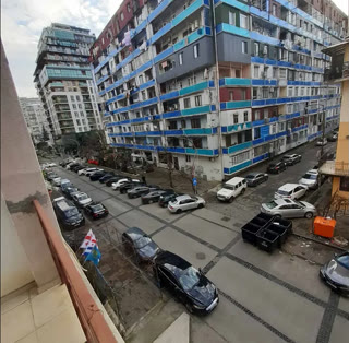 ქირავდება 3 ოთახიანი ბინა ბათუმში