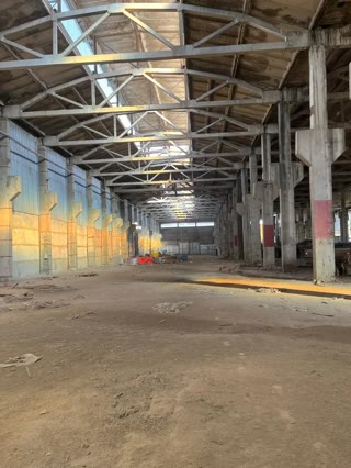 Сдается в аренду складское  / производственное помещение площадью 2 200 кв. м на шоссе Рустави