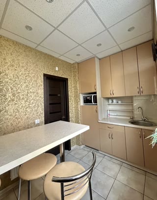 Продається просторий та сучасний офіс площею 120 м² на 2 поверсі на вул. Олени Пчілки, Позняки
